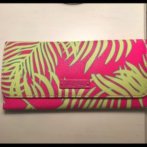 Vera Bradley wallet in EUC